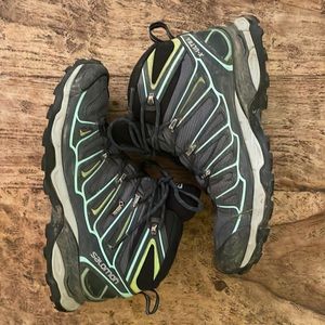 Salomon gore-tex mid hiking boot